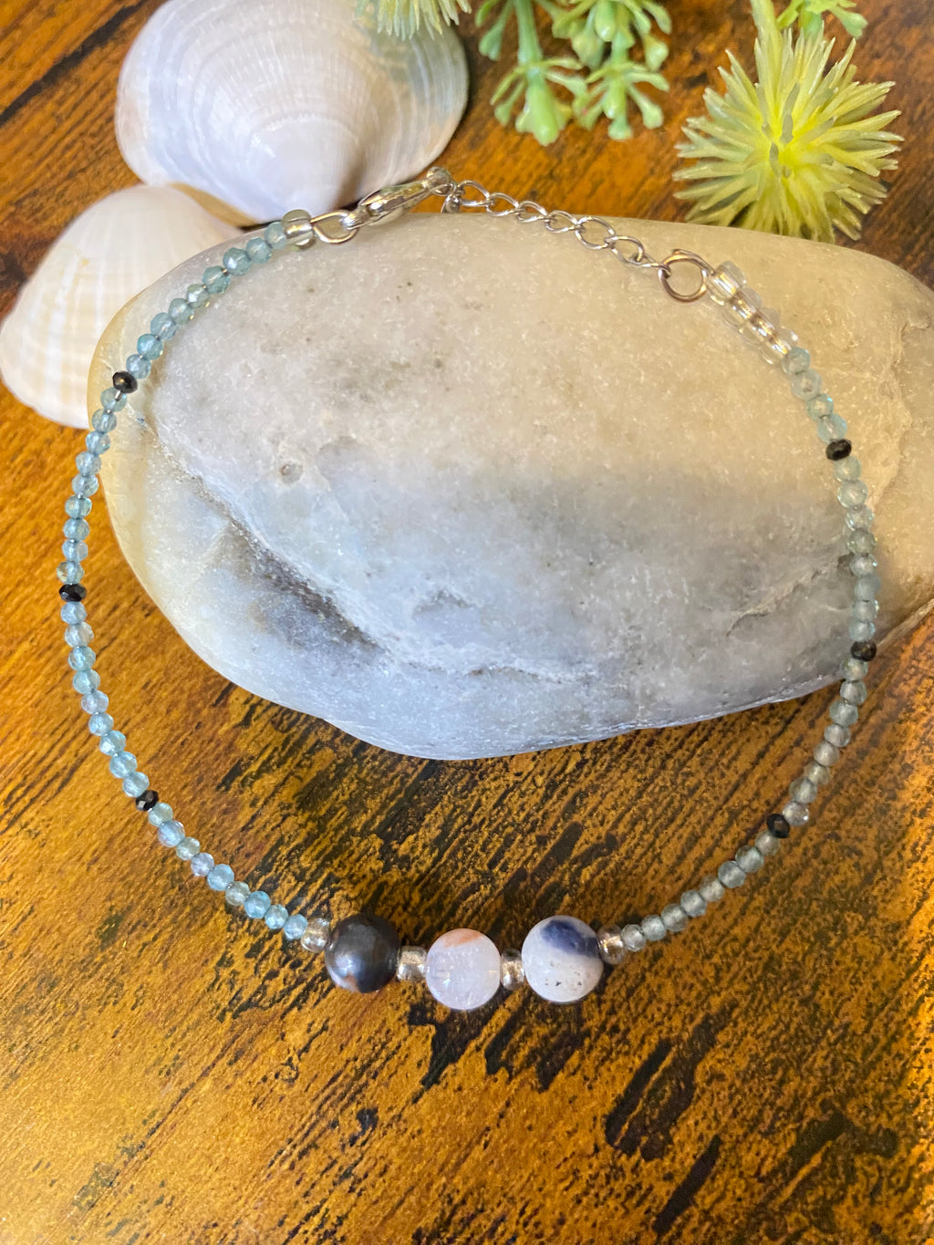 Bransoleta - ochrona i jasność myślenia - turmaliny i sodalit