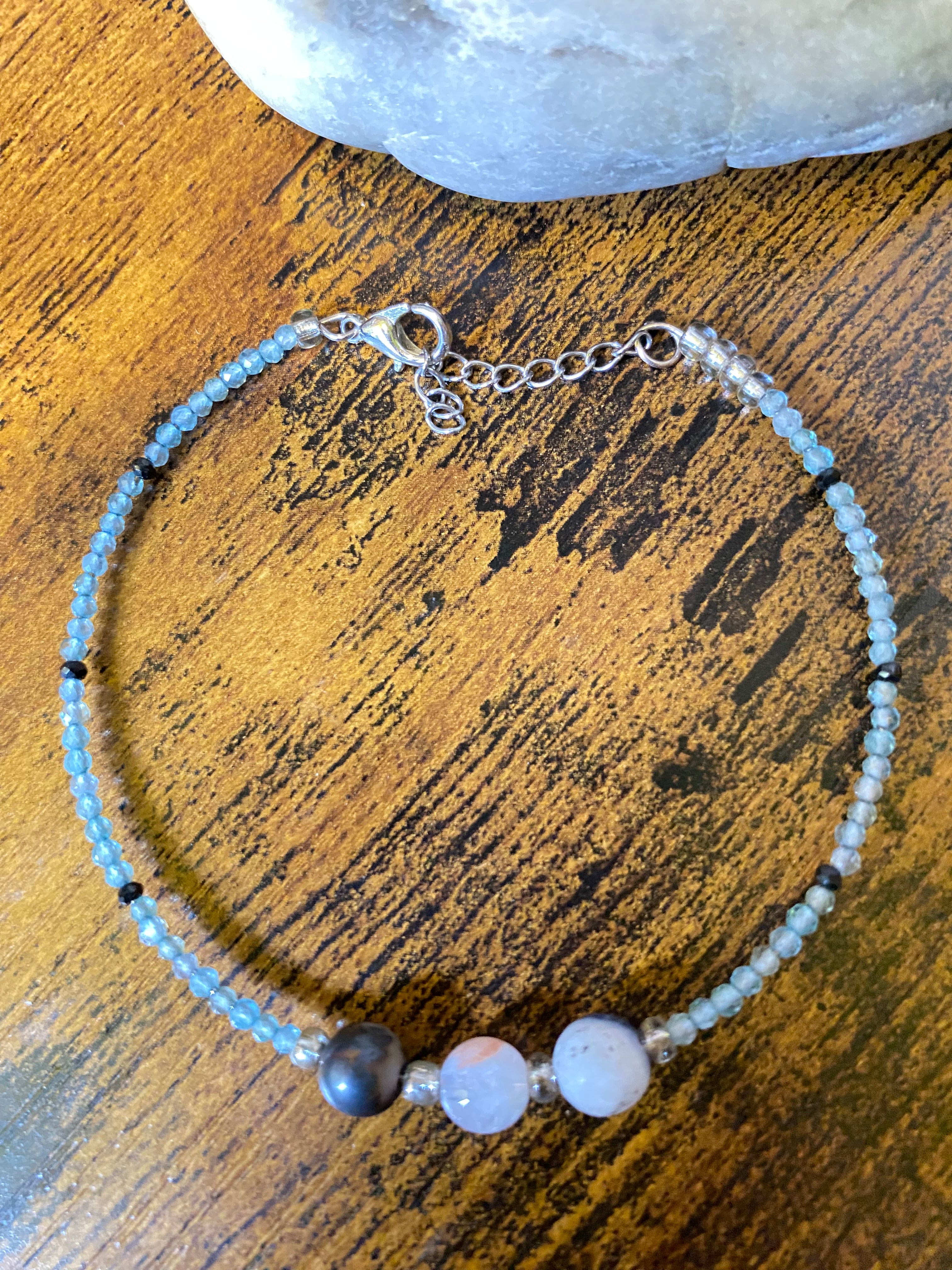 Bransoleta - ochrona i jasność myślenia - turmaliny i sodalit